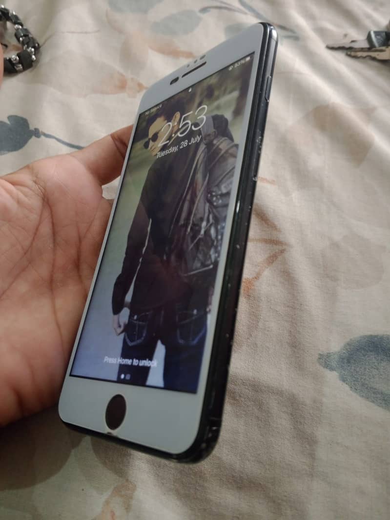 Apple iPhone 7 Plus

                                                            alt=