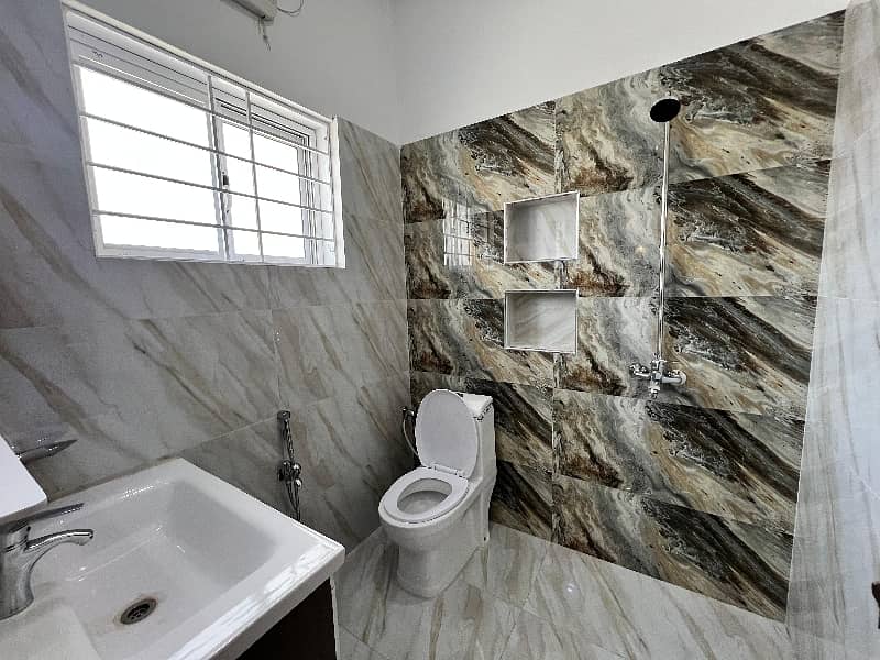 One Bed Fully Furnished Apartment

                                                            alt=