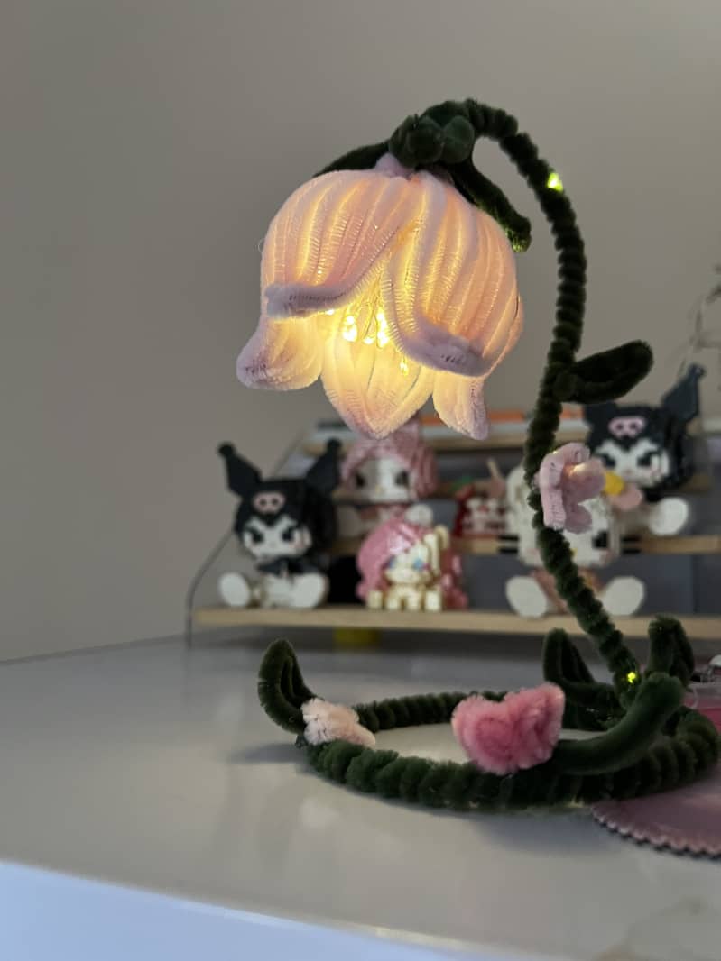 handmade Flower lamp using pipe cleaners

                                                            alt=