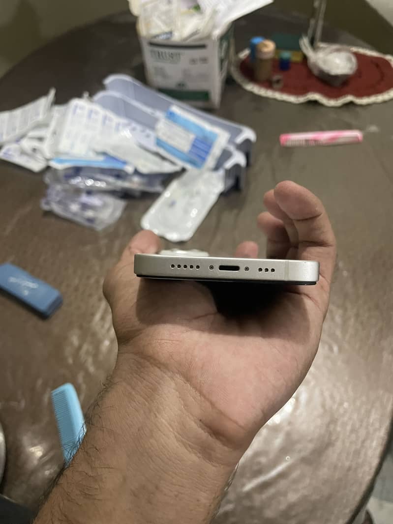 iPhone 14 jv 128. Condition 10/10

                                                            alt=