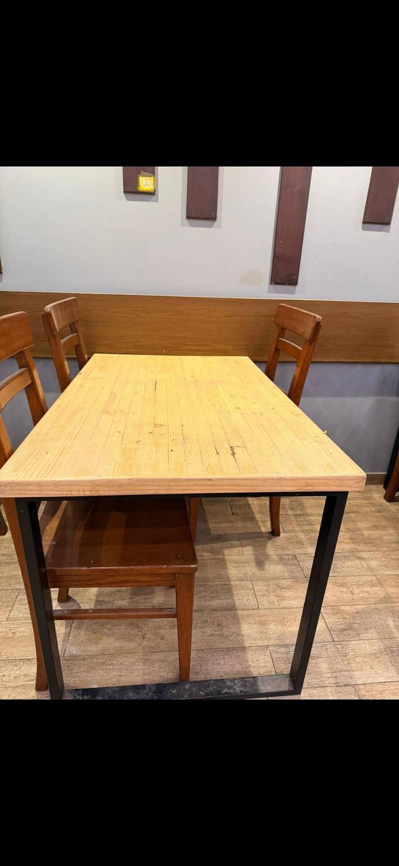 Table & Chairs Available For Restaurant

                                                            alt=