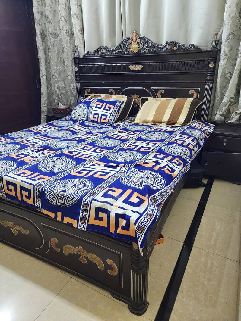 Solid Wooden King Size Bed Set with 2 Side Tables

                                                            alt=