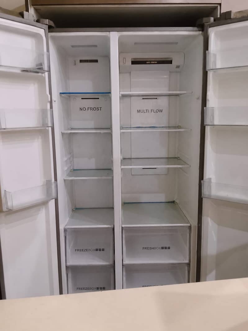 HAIER DOUBLE GLASS DOOR FRIDGE FOR SALE Model HRF-6221

                                                            alt=