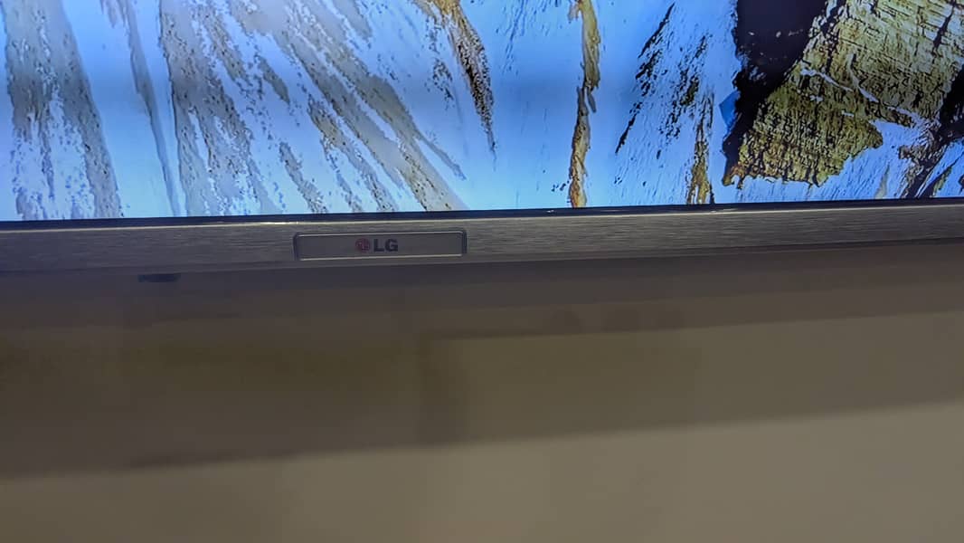 Lg 4k UHD 65 inch smart led TV for sale in excellent condition 10/10