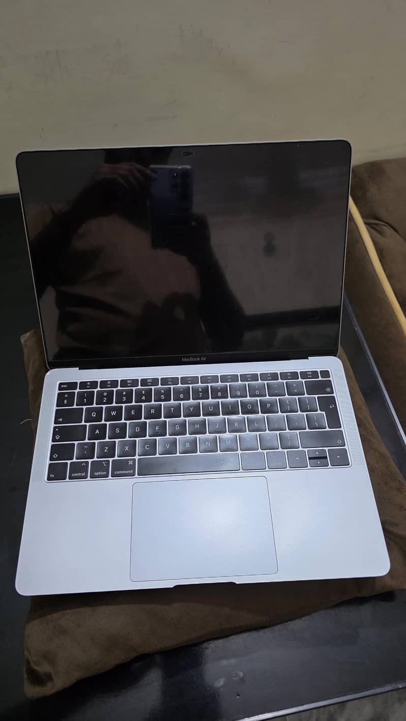 Apple MacBook Air 13" 2018 | Core i5 | 8GB RAM | 128GB SSD |

                                                            alt=