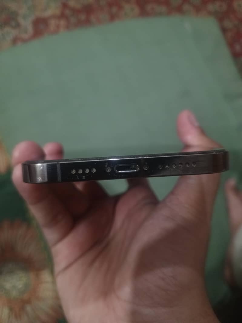Apple iPhone 12 Pro Max

                                                            alt=
