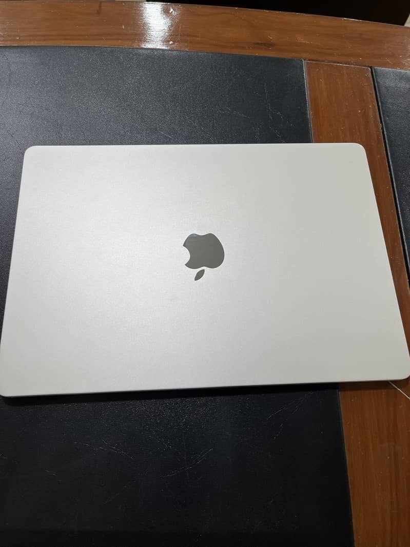 Apple MacBook Air M2 2023 / 15.3" / 8GB / 256GB SSD / Gold.

                                                            alt=