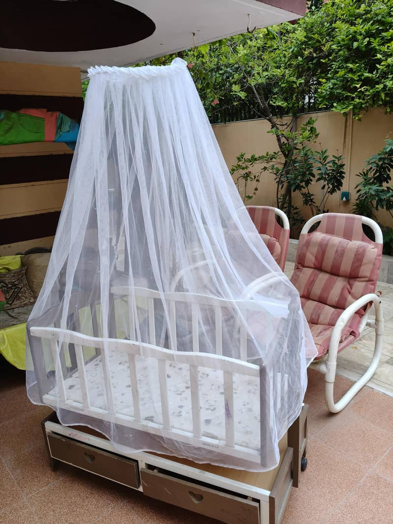 Baby cot

                                                            alt=