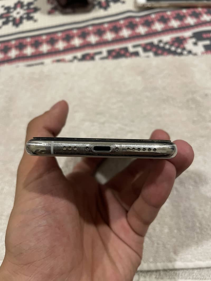 Apple iPhone XS

                                                            alt=