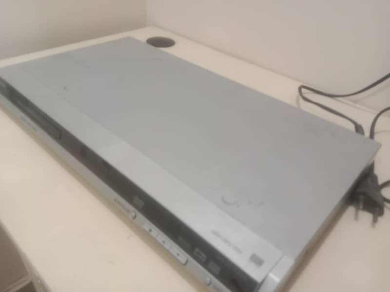 DVD player Panasonic

                                                            alt=