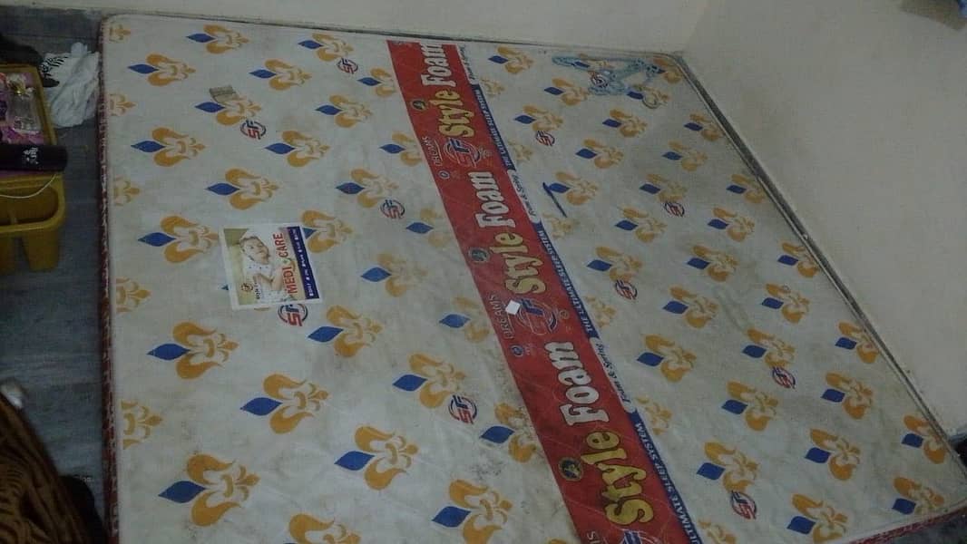 Double and single both bed foam available in use