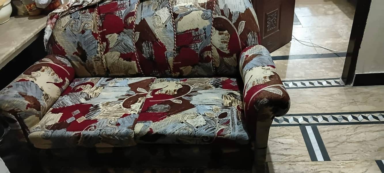 2 year use sofa urgent sale bullkull saff

                                                            alt=