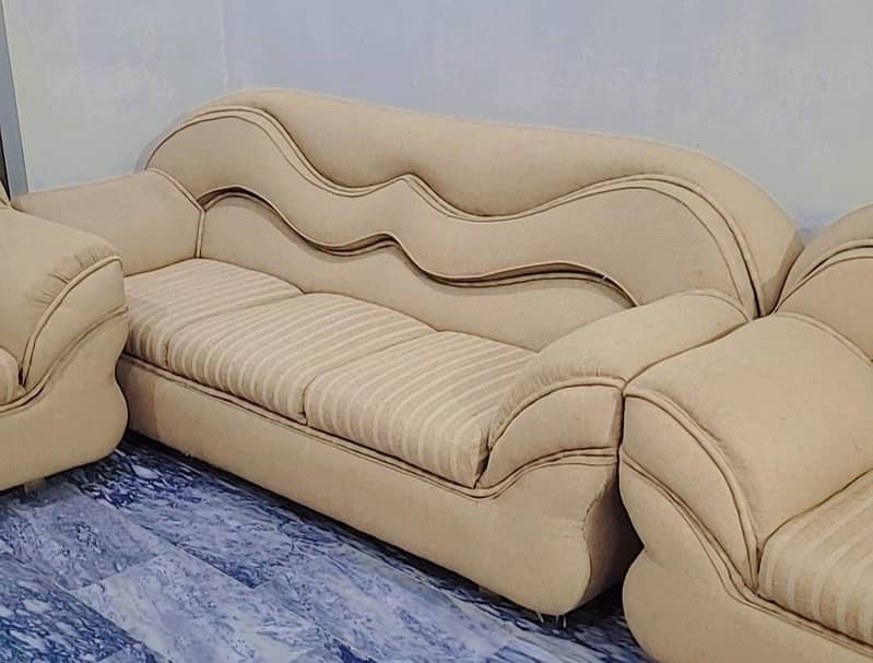 Sofa Set

                                                            alt=