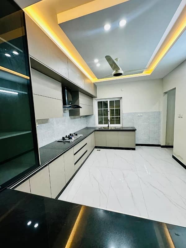 Buy A Centrally Located 10 Marla Upper Portion In Top City 1 - Block A

                                                            alt=