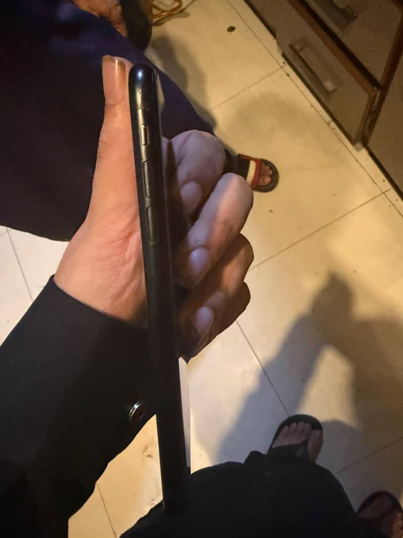 Apple iPhone XR

                                                            alt=