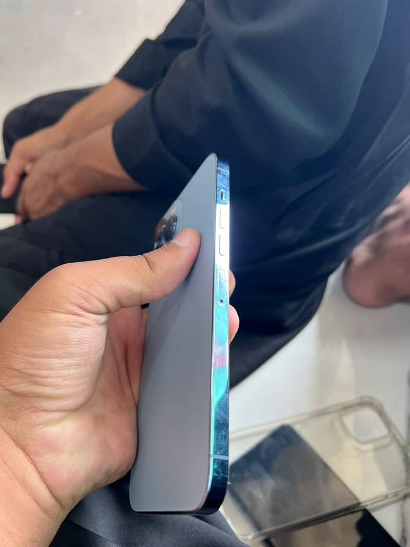 iPhone 13 Pro Max jv lush condition

                                                            alt=
