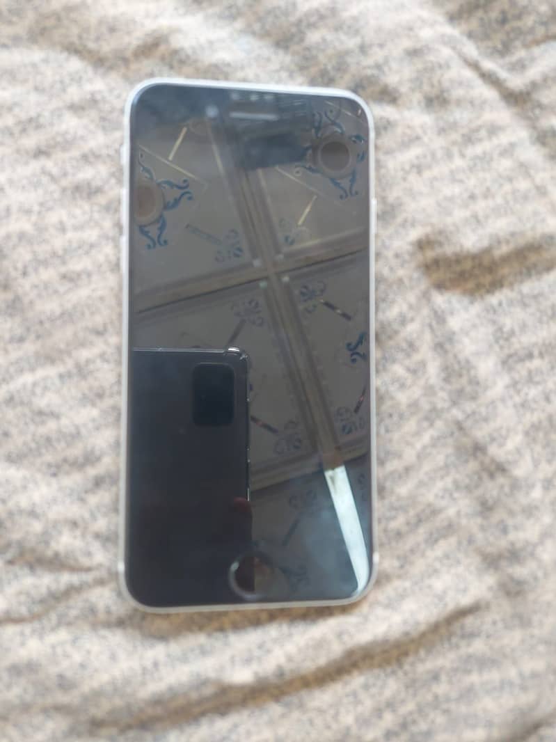 Apple iPhone SE 2020

                                                            alt=