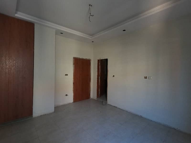 Prime Location 1062 Square Feet Flat In Stunning Peshawar Road Is Available For sale