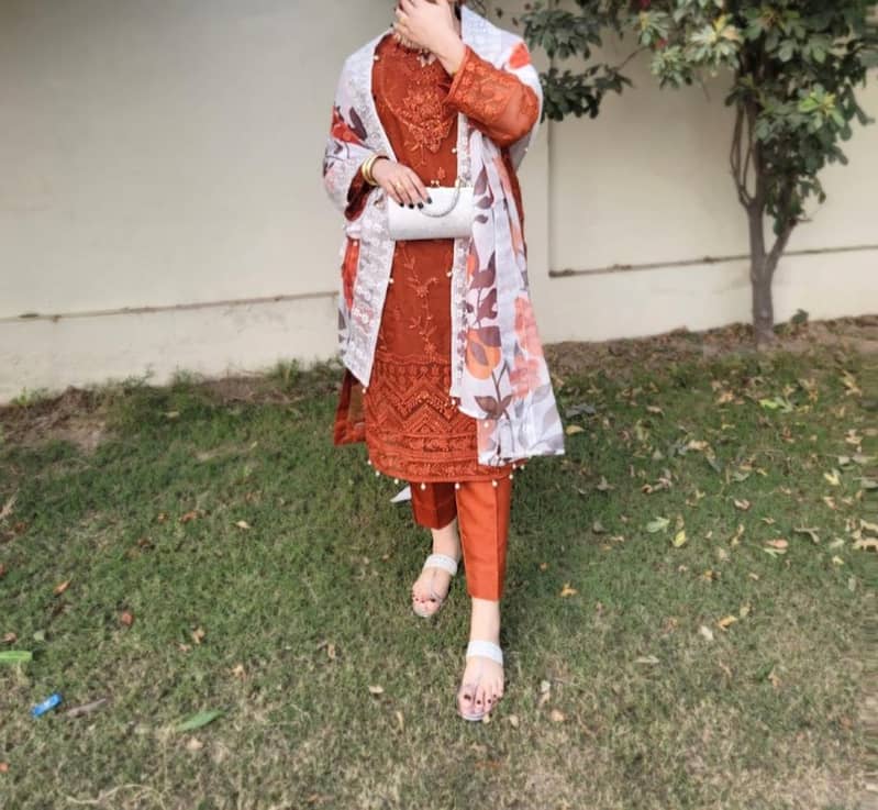 3 pc dress small to medium size

                                                            alt=