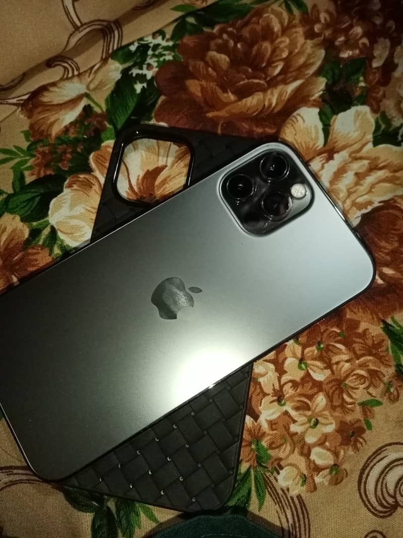 Apple iPhone 12 Pro

                                                            alt=