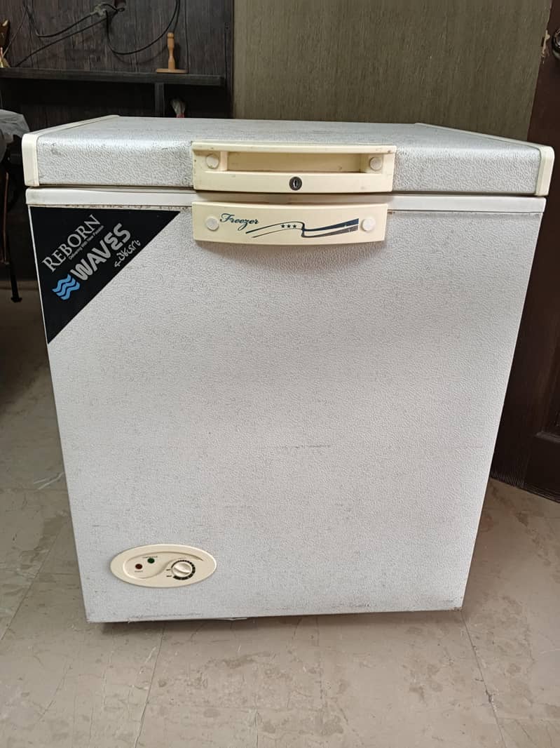 Waves Deep freezer single door

                                                            alt=