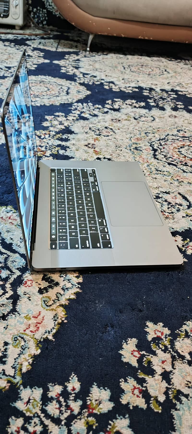 Apple MacBook pro 16 inch 2019 core i7 with 16gb ram 500ssd

                                                            alt=