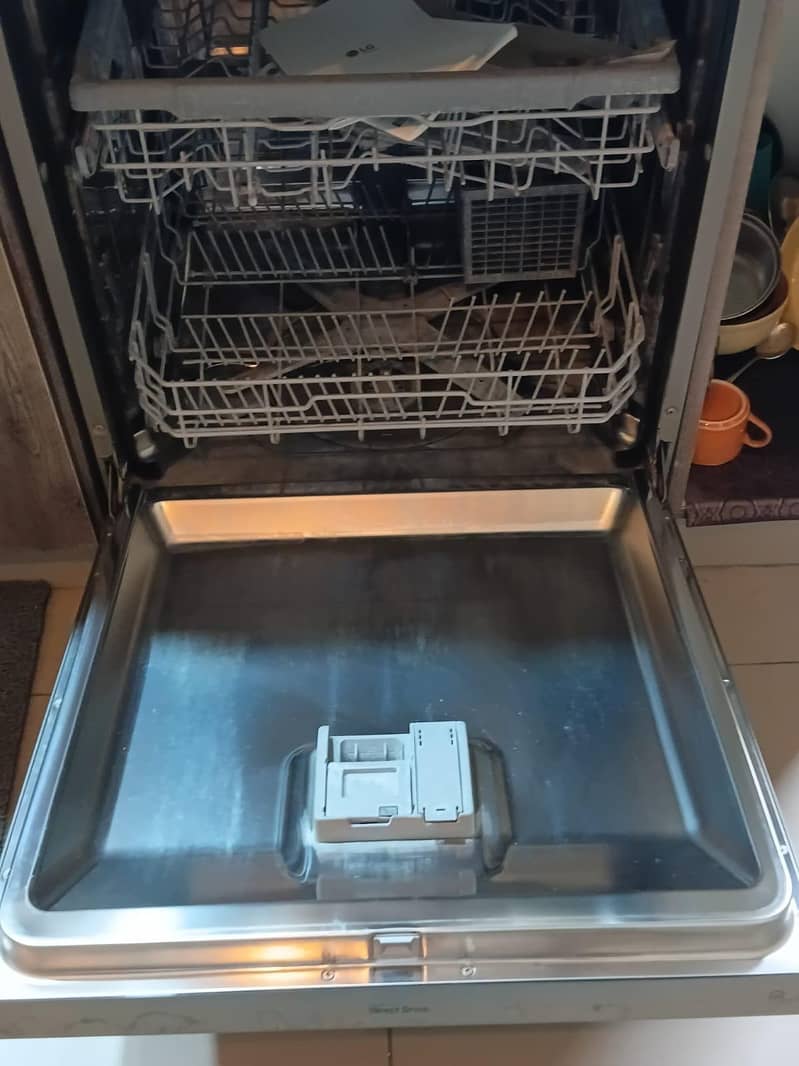 LG QuadWash Dishwasher – Excellent Condition | Powerful

                                                            alt=