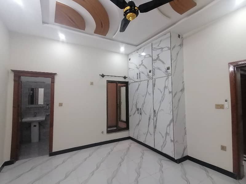 Prime Location Range Road House Sized 6 Marla

                                                            alt=
