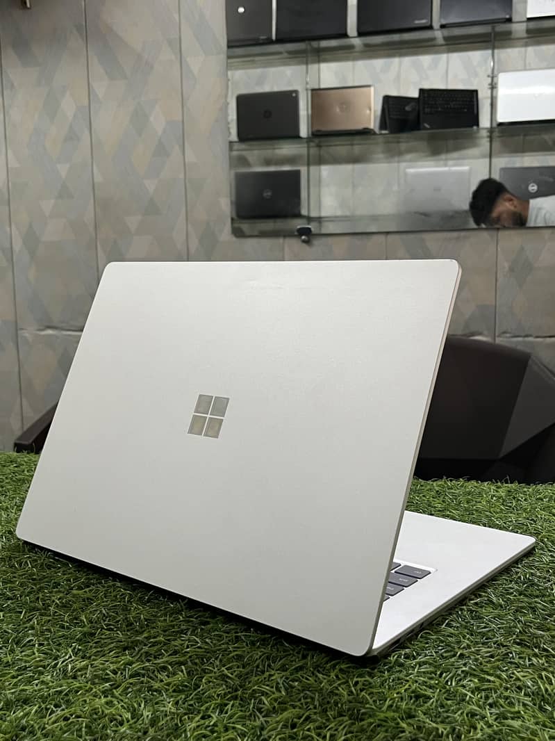 Microsoft Surface Laptop 3 | AMD Ryzen 5 | 256GB SSD | Touch Screen

                                                            alt=