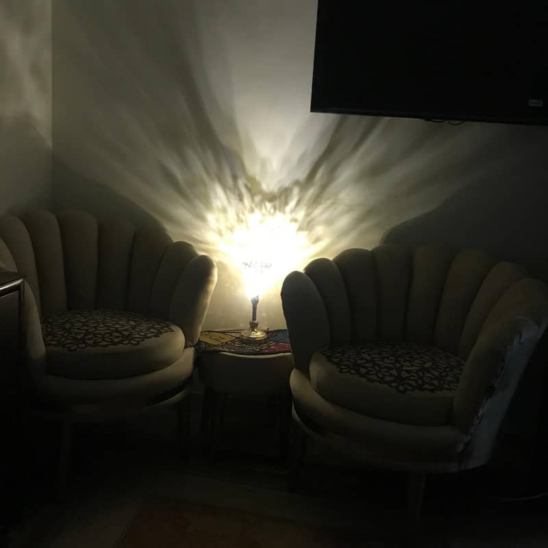 seaters with coffee table

                                                            alt=