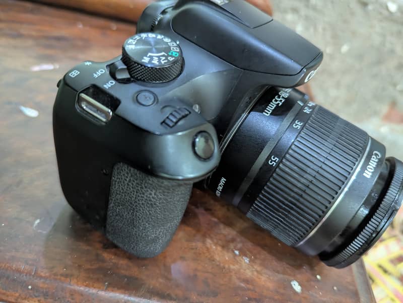 Canon 1300D 18-55mm

                                                            alt=