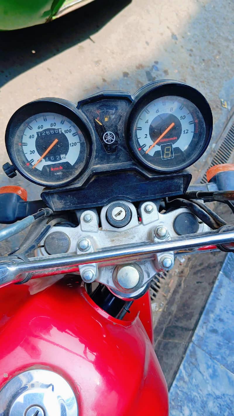 Yamaha YBR 125 r

                                                            alt=