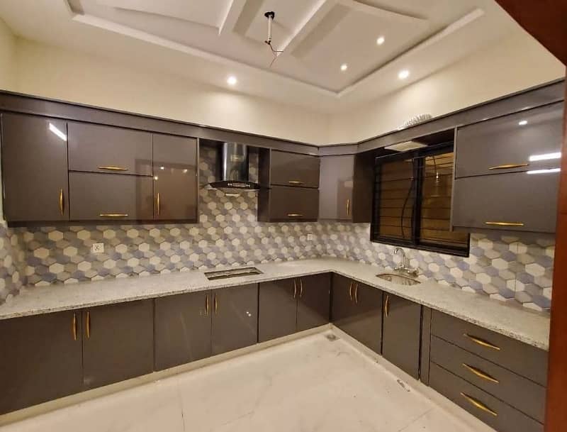 1 Kanal Like New Tile Floor Upper Portion For Rent

                                                            alt=