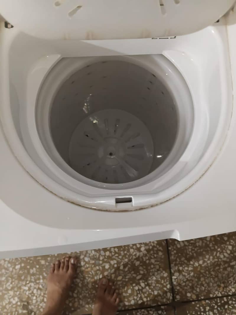 Twin tub washing machine

                                                            alt=